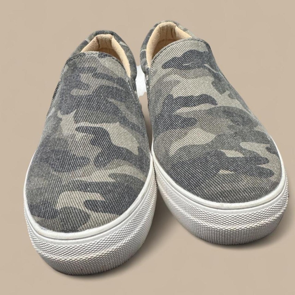 Soda Hike-G Gray Camo Canvas Slip On Sneakers Womens 7 Skater Shoes HIKE-G